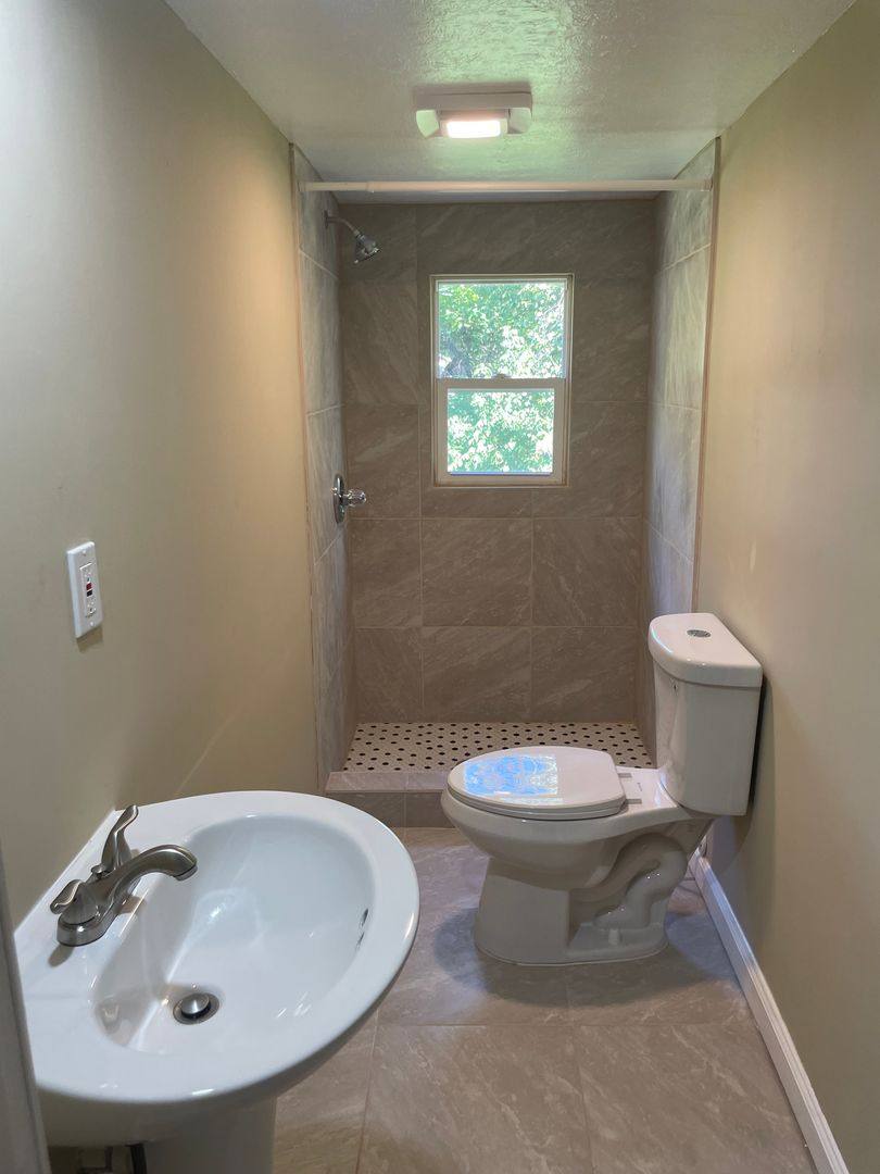 Apartment for rent at 116 Oakland Ave, Huntington, WV 25705
