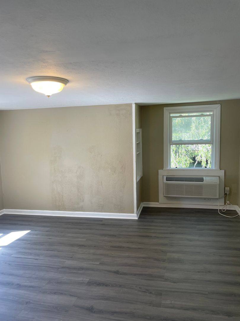 Apartment for rent at 116 Oakland Ave, Huntington, WV 25705