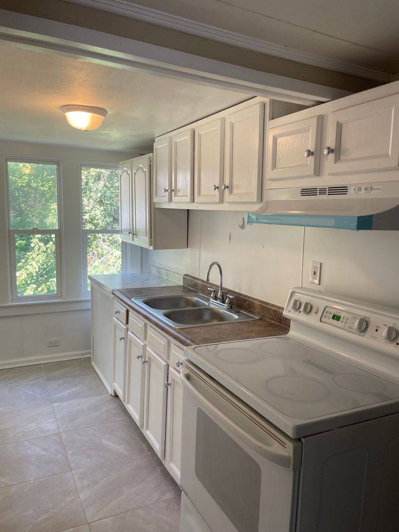 Apartment for rent at 116 Oakland Ave, Huntington, WV 25705