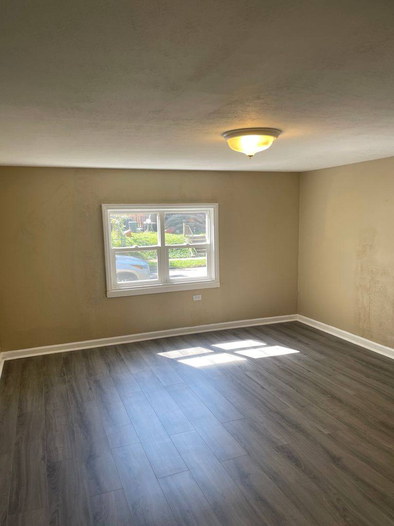 Apartment for rent at 116 Oakland Ave, Huntington, WV 25705
