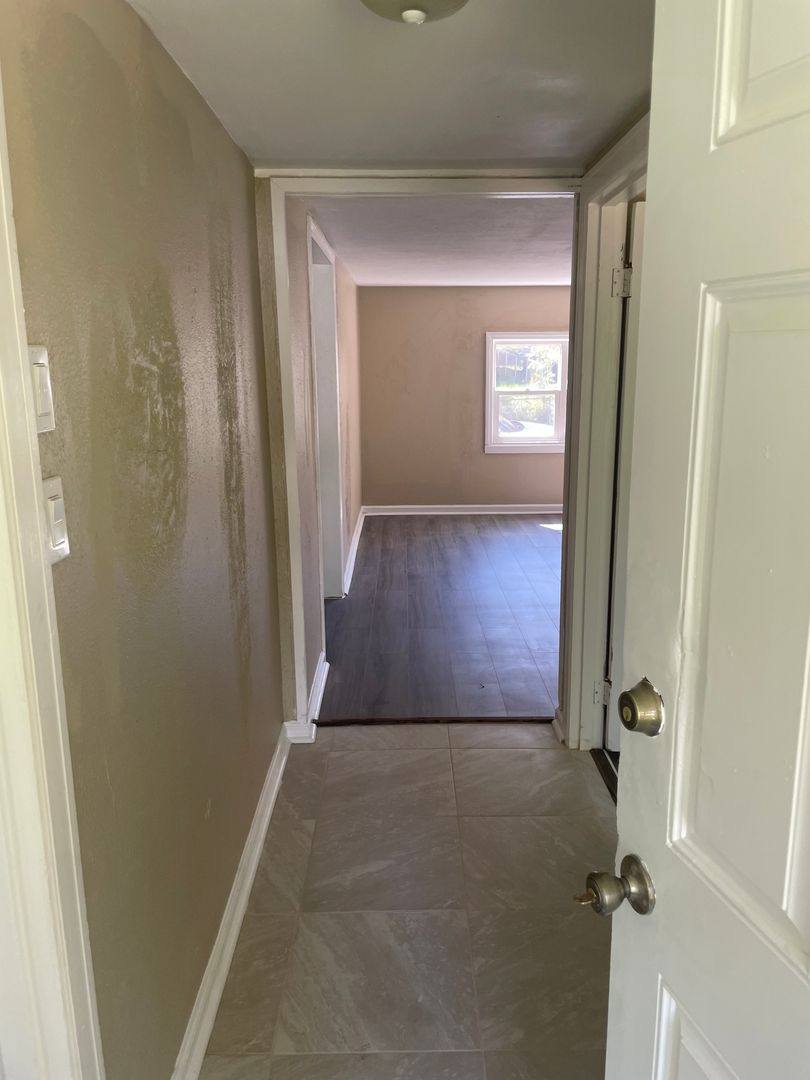 Apartment for rent at 116 Oakland Ave, Huntington, WV 25705