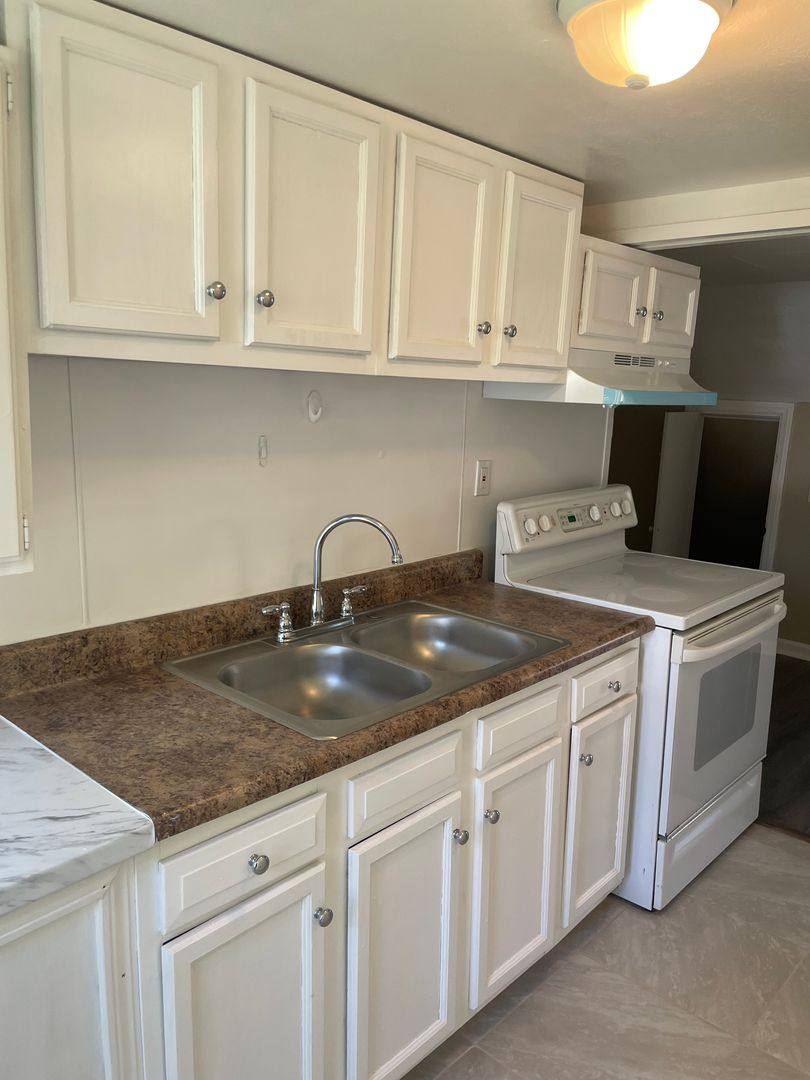 Apartment for rent at 116 Oakland Ave, Huntington, WV 25705