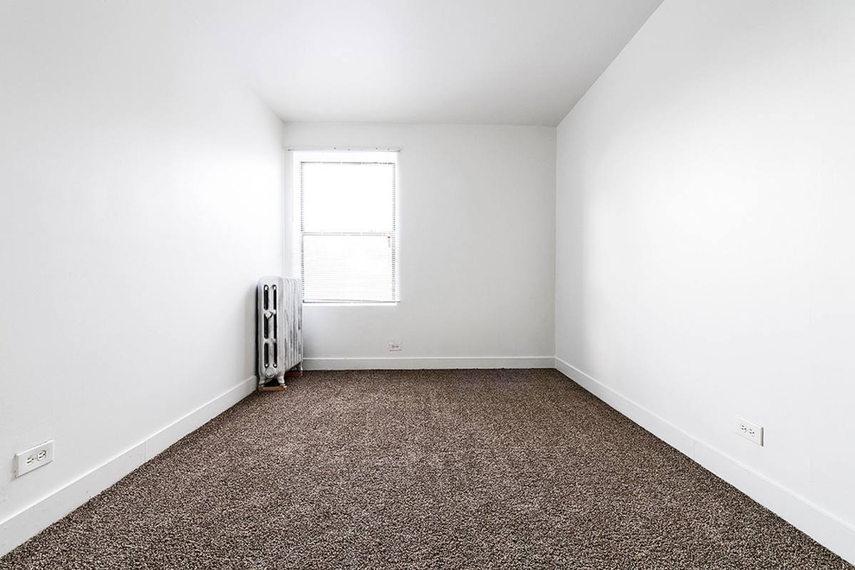 Apartment for rent at 808 W 76th St, Chicago, IL 60620