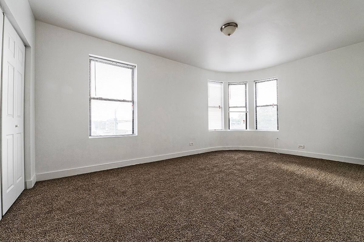 Apartment for rent at 808 W 76th St, Chicago, IL 60620