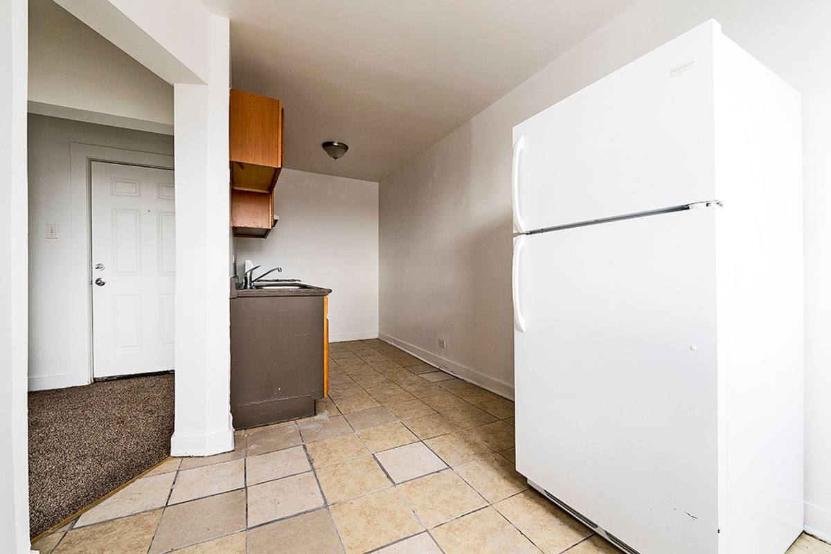 Apartment for rent at 808 W 76th St, Chicago, IL 60620