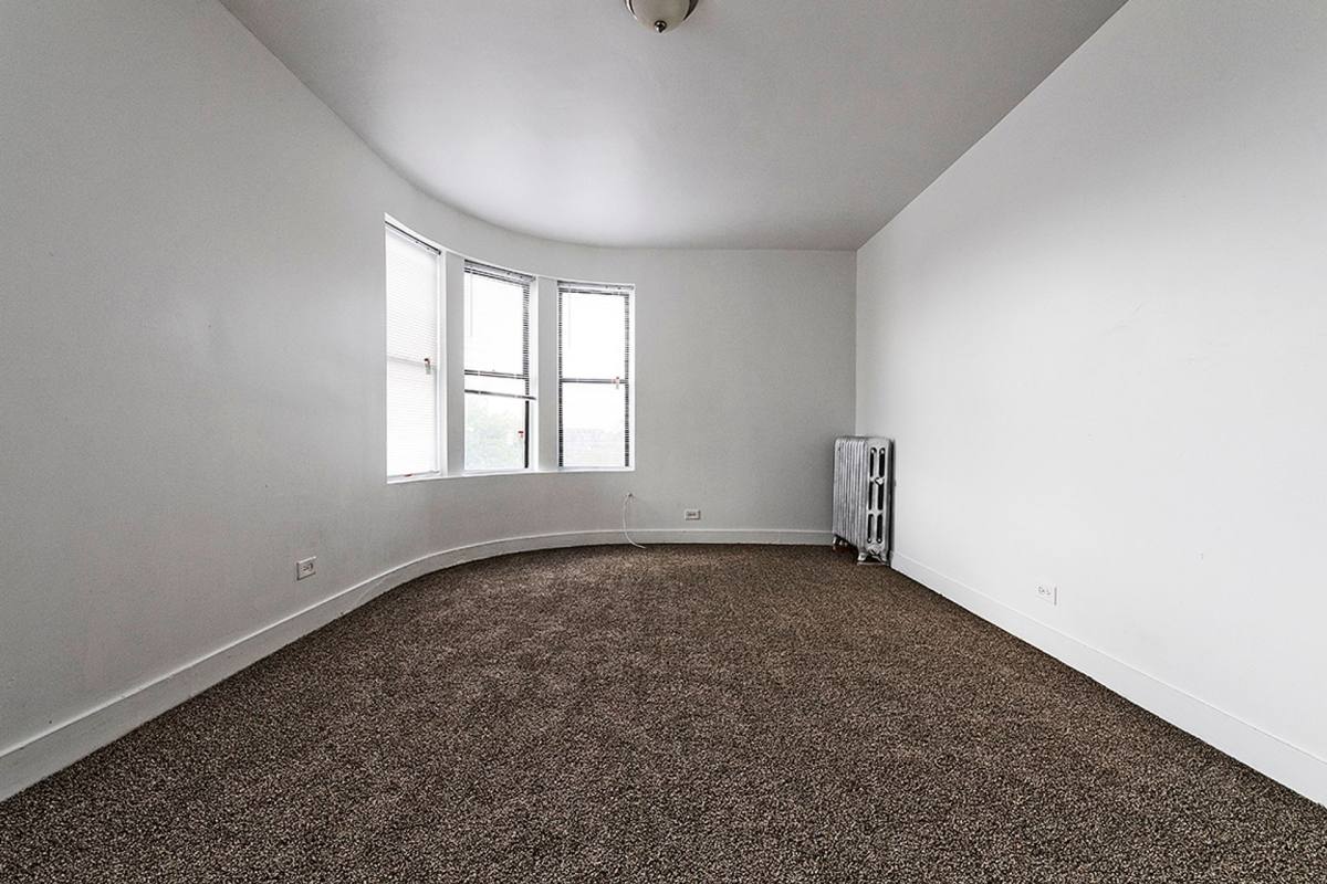 Apartment for rent at 808 W 76th St, Chicago, IL 60620