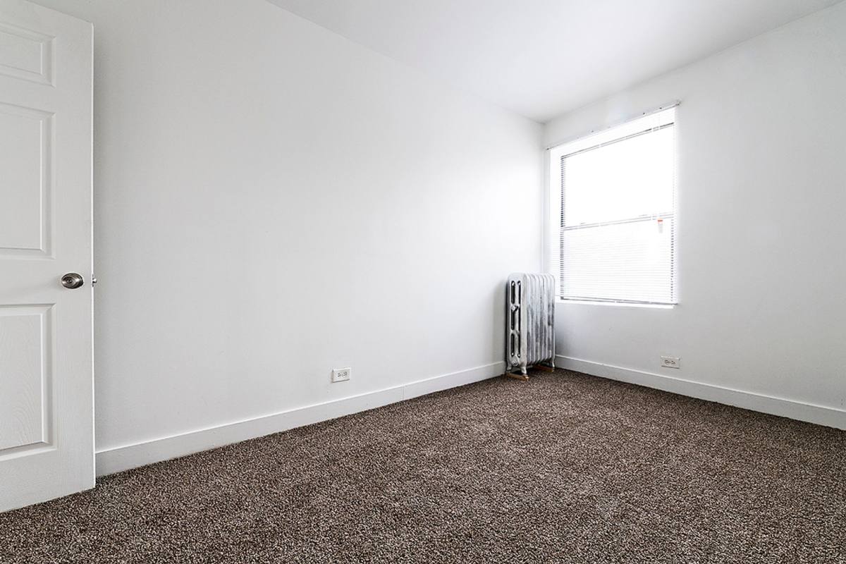 Apartment for rent at 808 W 76th St, Chicago, IL 60620