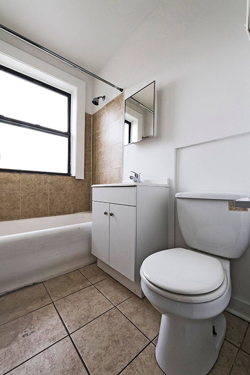 Apartment for rent at 808 W 76th St, Chicago, IL 60620