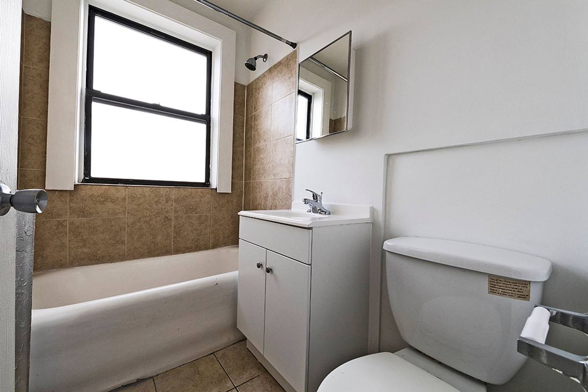 Apartment for rent at 808 W 76th St, Chicago, IL 60620