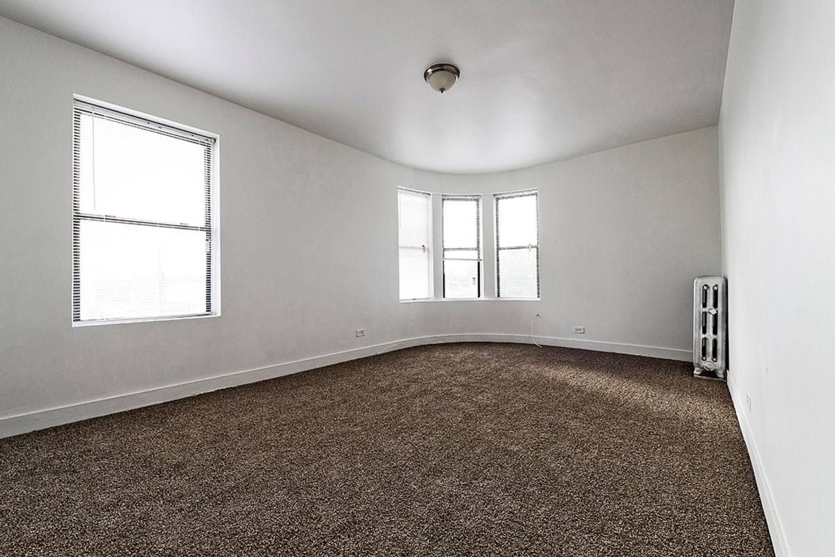 Apartment for rent at 808 W 76th St, Chicago, IL 60620