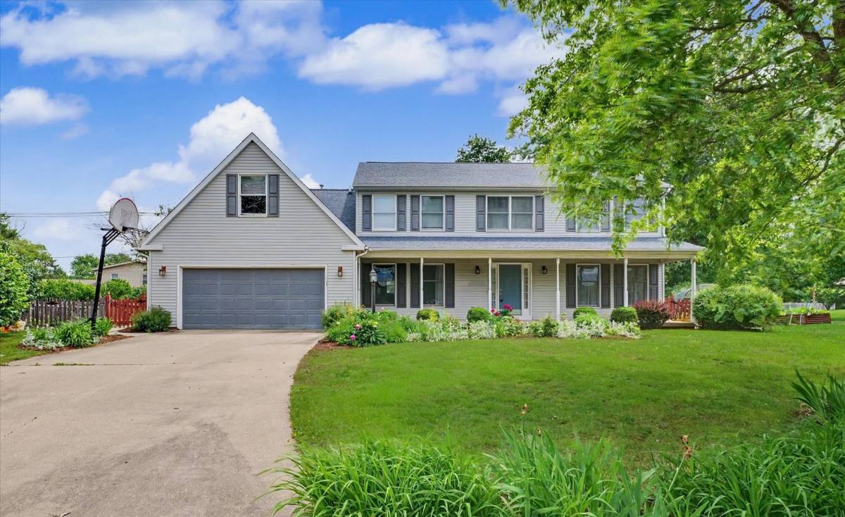 House for rent at 2401 Peppertree Place, Champaign, IL 61822
