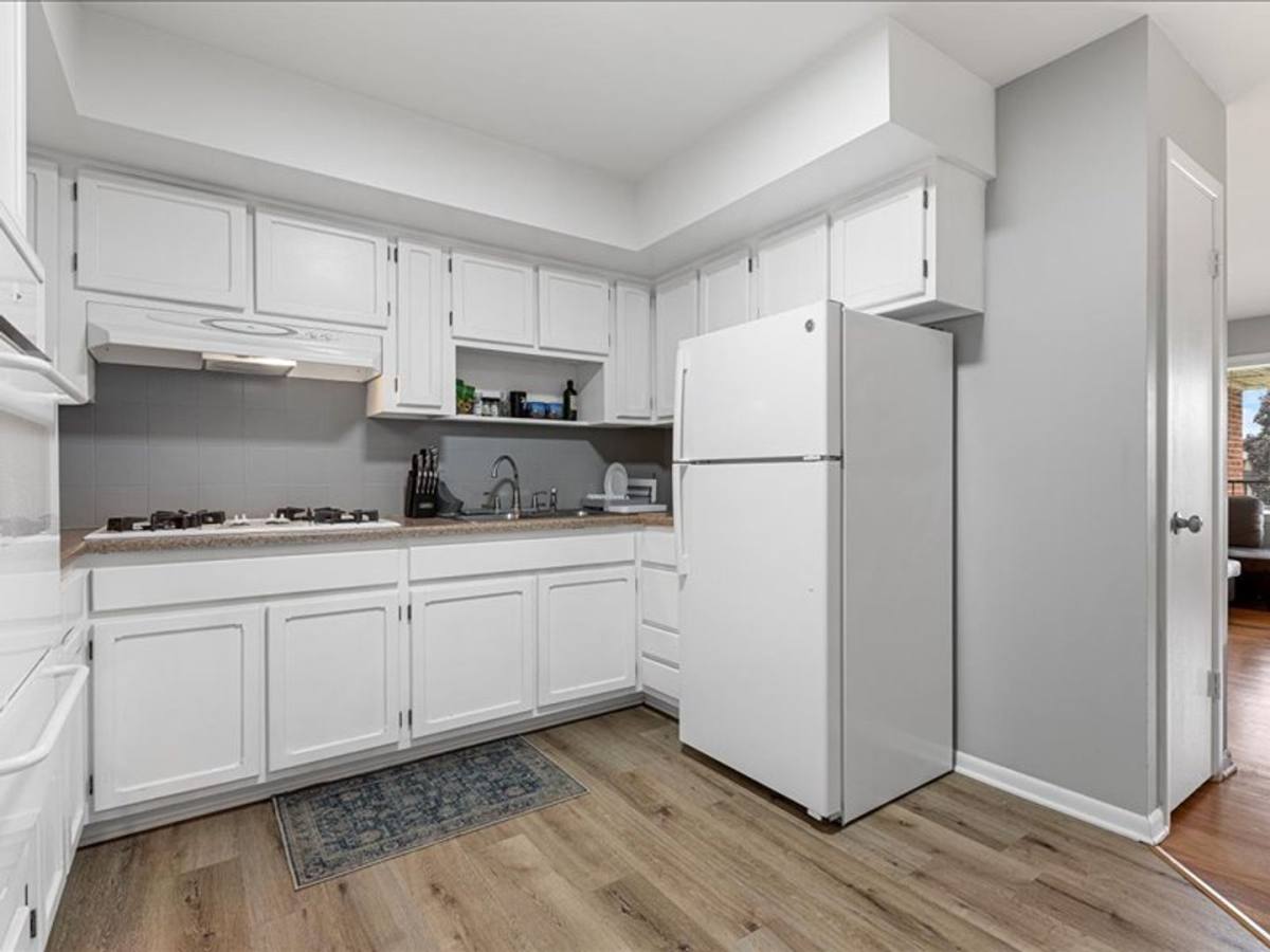 Apartment for rent at 640-650 Colonial Lane, Des Plaines, IL 60016
