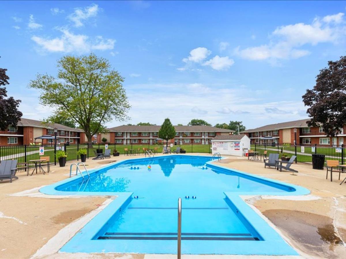 Apartment for rent at 640-650 Colonial Lane, Des Plaines, IL 60016