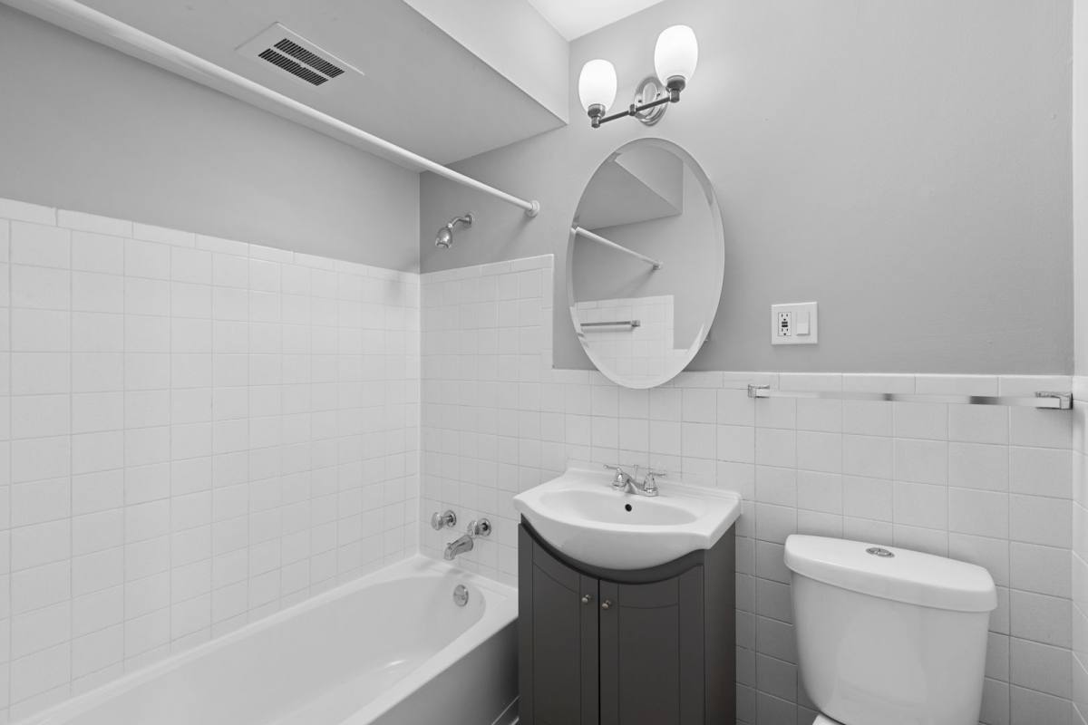 Apartment for rent at 640-650 Colonial Lane, Des Plaines, IL 60016