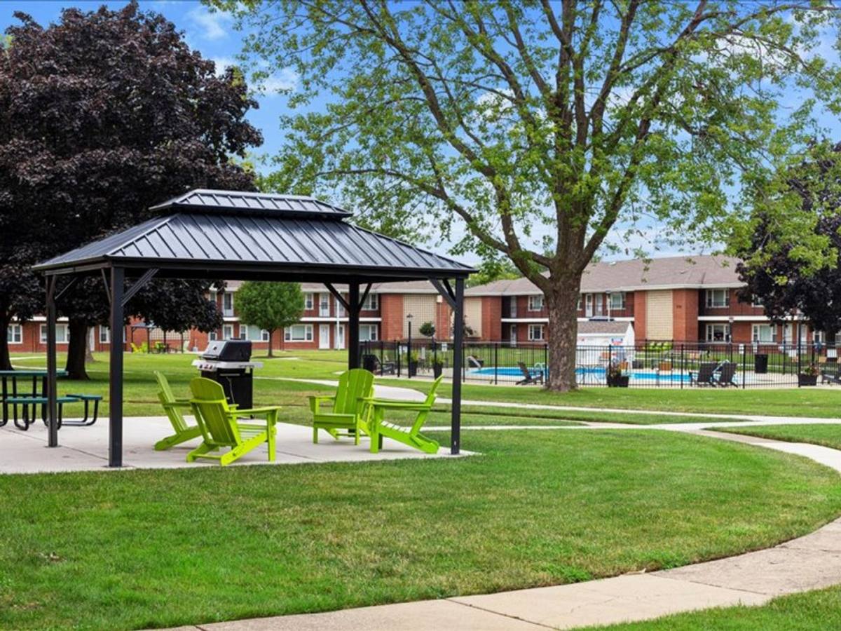 Apartment for rent at 640-650 Colonial Lane, Des Plaines, IL 60016