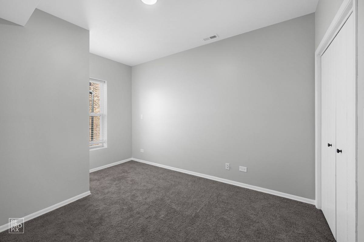 Apartment for rent at 4750 S Calumet Ave, Chicago, IL 60615