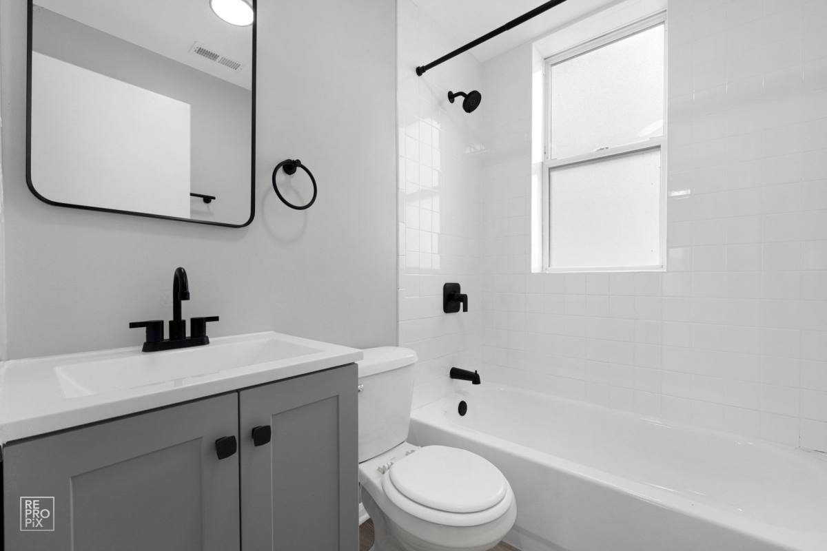 Apartment for rent at 4750 S Calumet Ave, Chicago, IL 60615