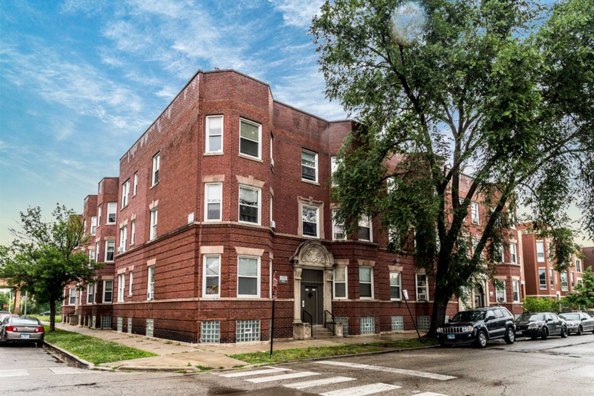 Apartment for rent at 4750 S Calumet Ave, Chicago, IL 60615