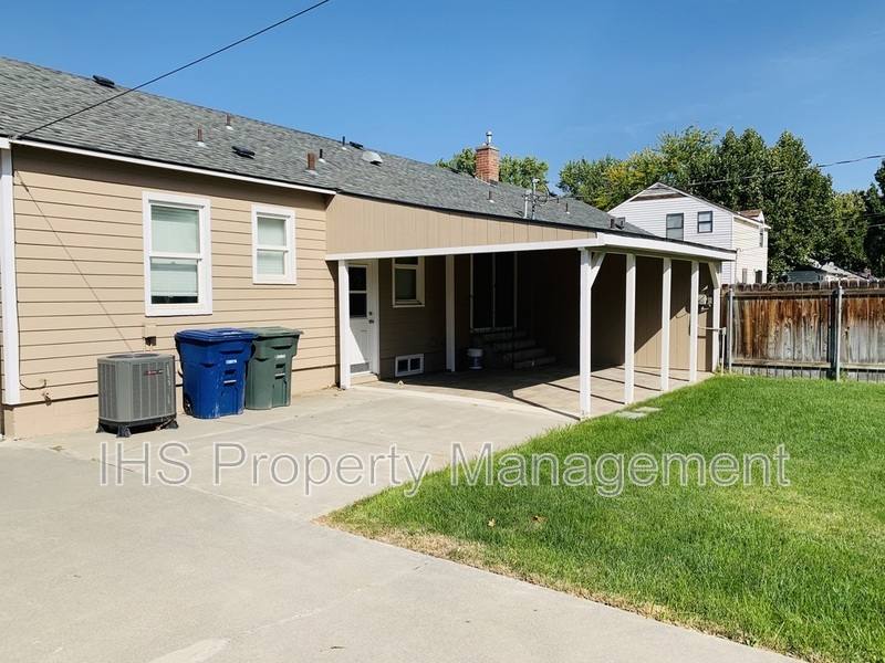 Apartment for rent at 302 Bernard Ave, Richland, WA 99352