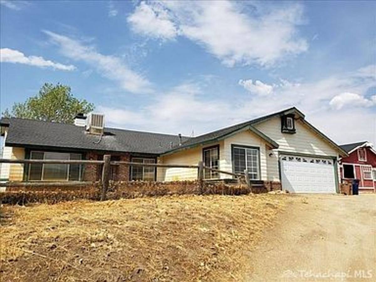 House for rent at 20351 Tamarac Dr, Tehachapi, CA 93561
