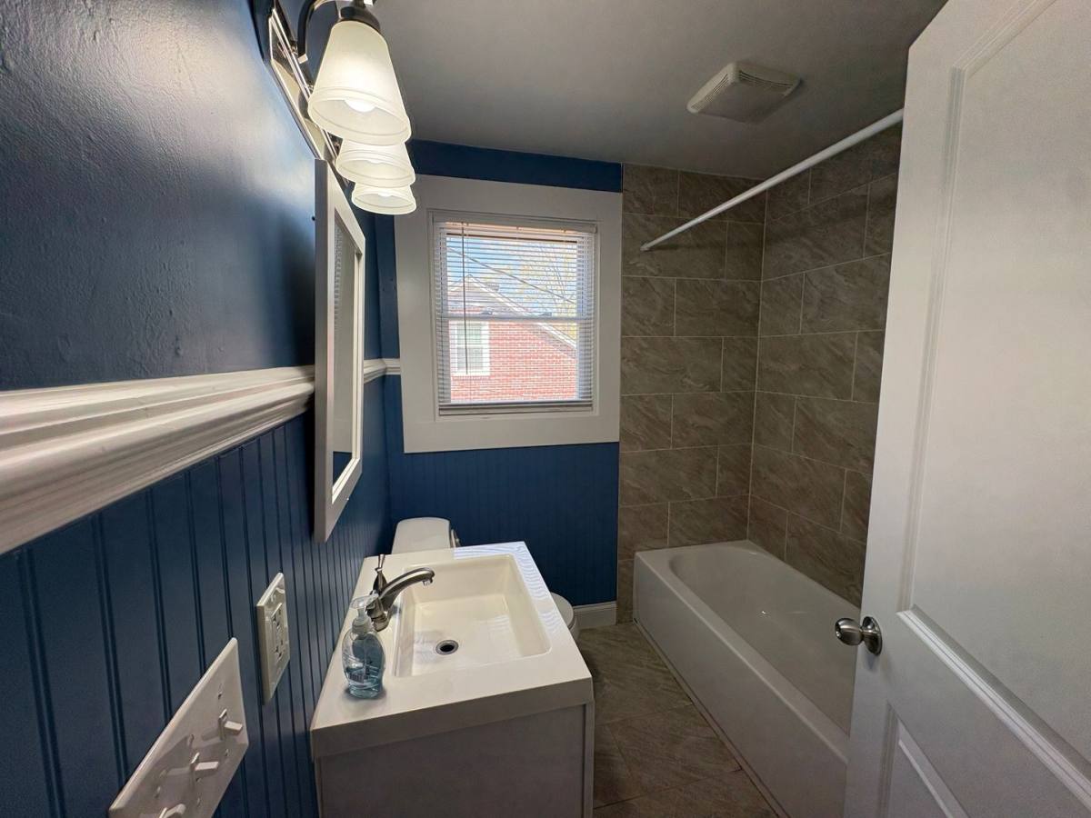 House for rent at 10 Charlotte St, Greenville, SC 29607