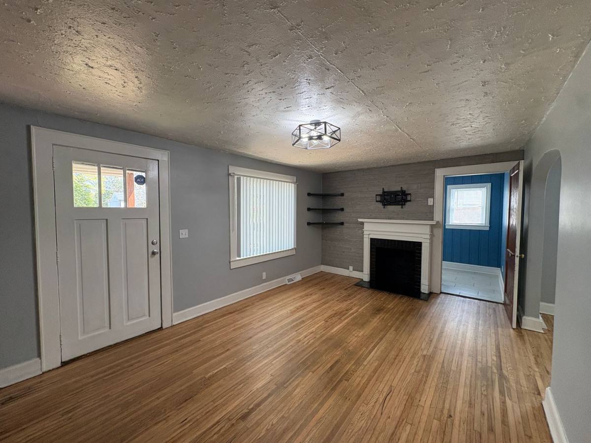 House for rent at 10 Charlotte St, Greenville, SC 29607