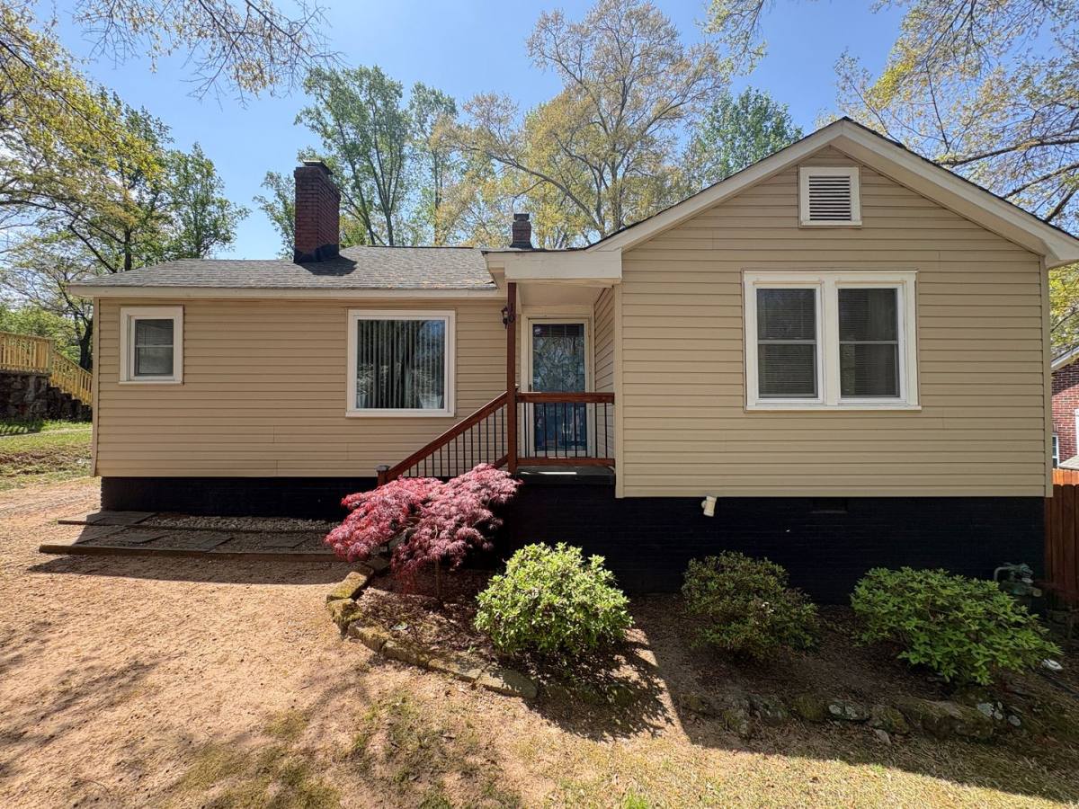 House for rent at 10 Charlotte St, Greenville, SC 29607