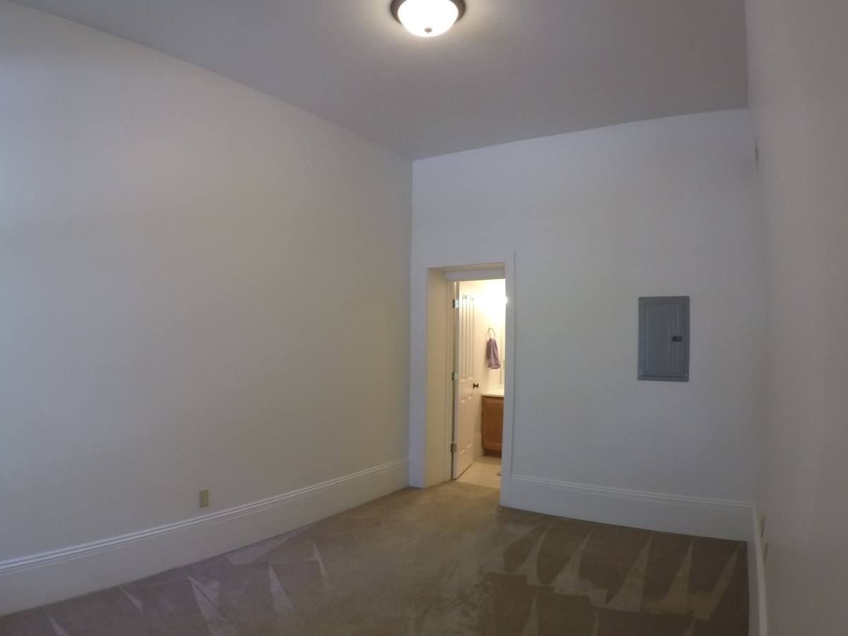 Apartment for rent at 220 S 6th St, Lafayette, IN 47901
