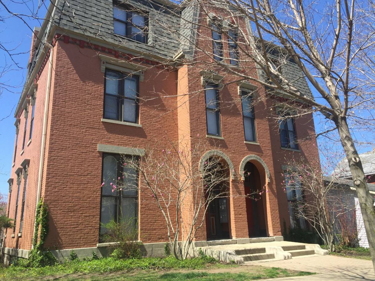 Apartment for rent at 220 S 6th St, Lafayette, IN 47901