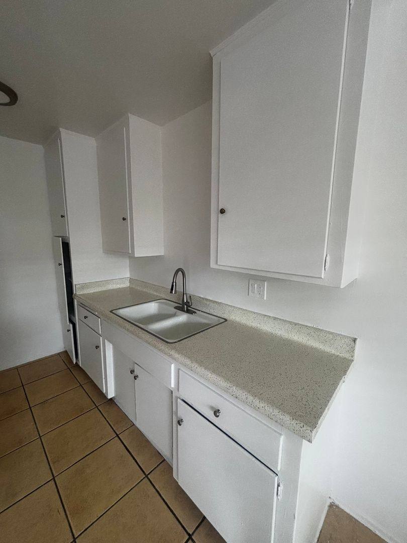 Apartment for rent at 6546 Indiana Ave, Long Beach, CA 90805