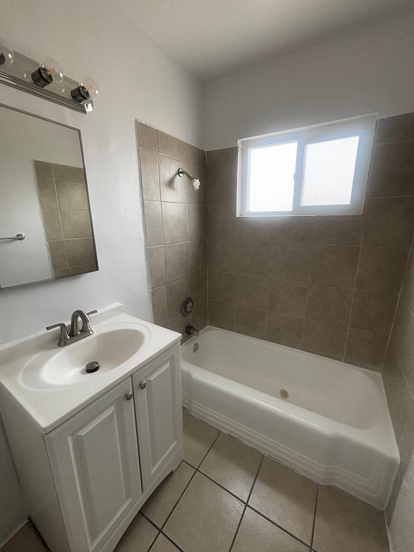 Apartment for rent at 6546 Indiana Ave, Long Beach, CA 90805