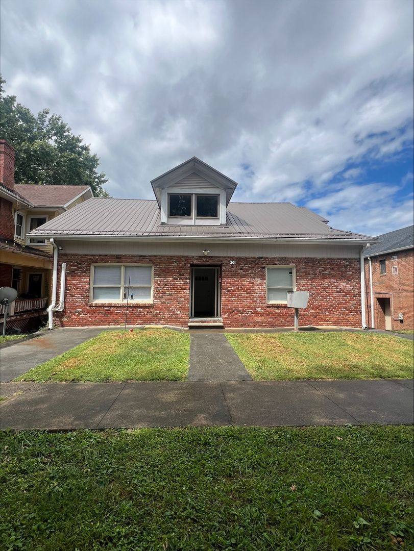 Apartment for rent at 406 W Maple St, Johnson City, TN 37601