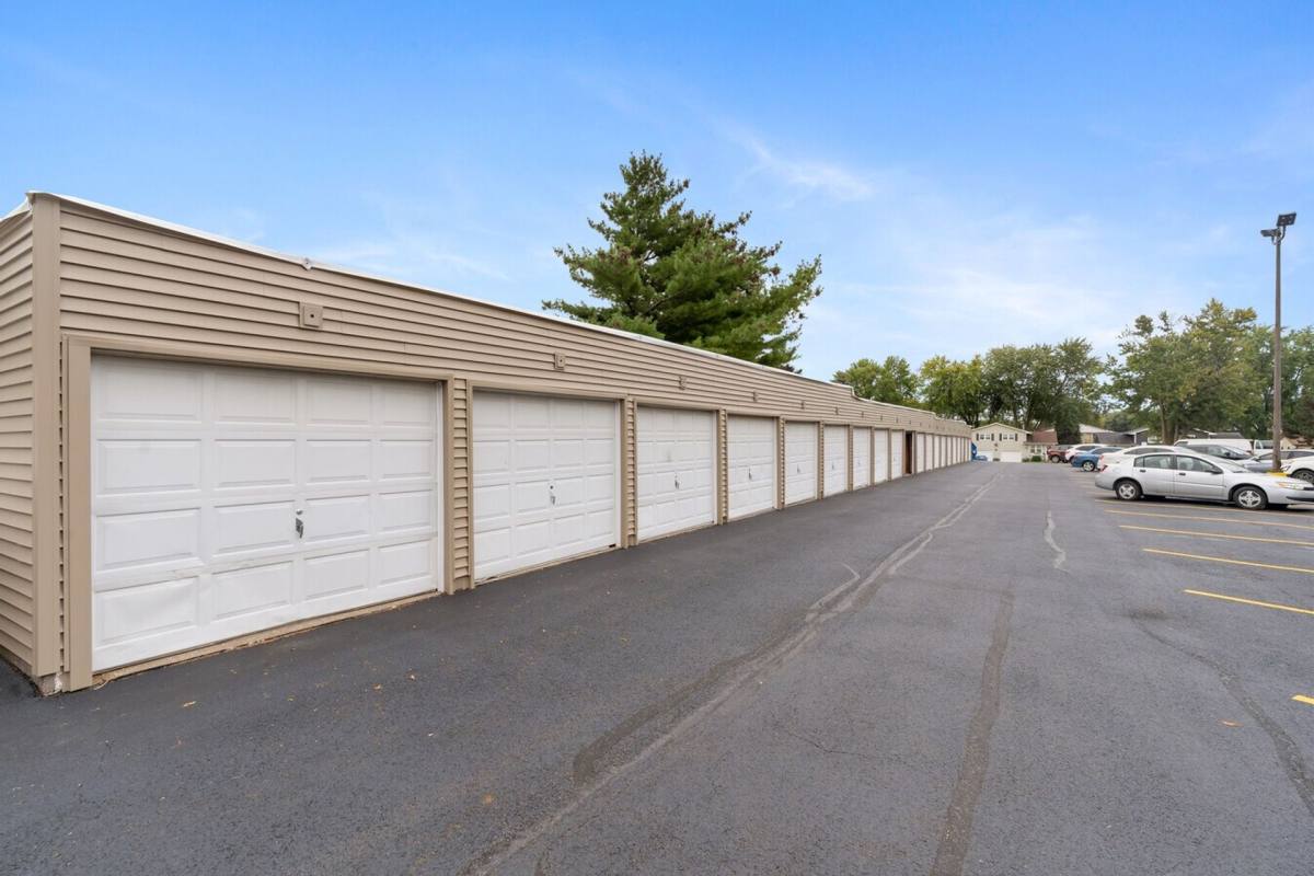 Apartment for rent at 4323 N Division St, Davenport, IA 52806