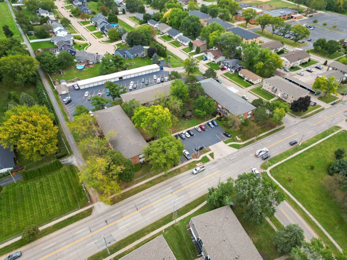 Apartment for rent at 4323 N Division St, Davenport, IA 52806