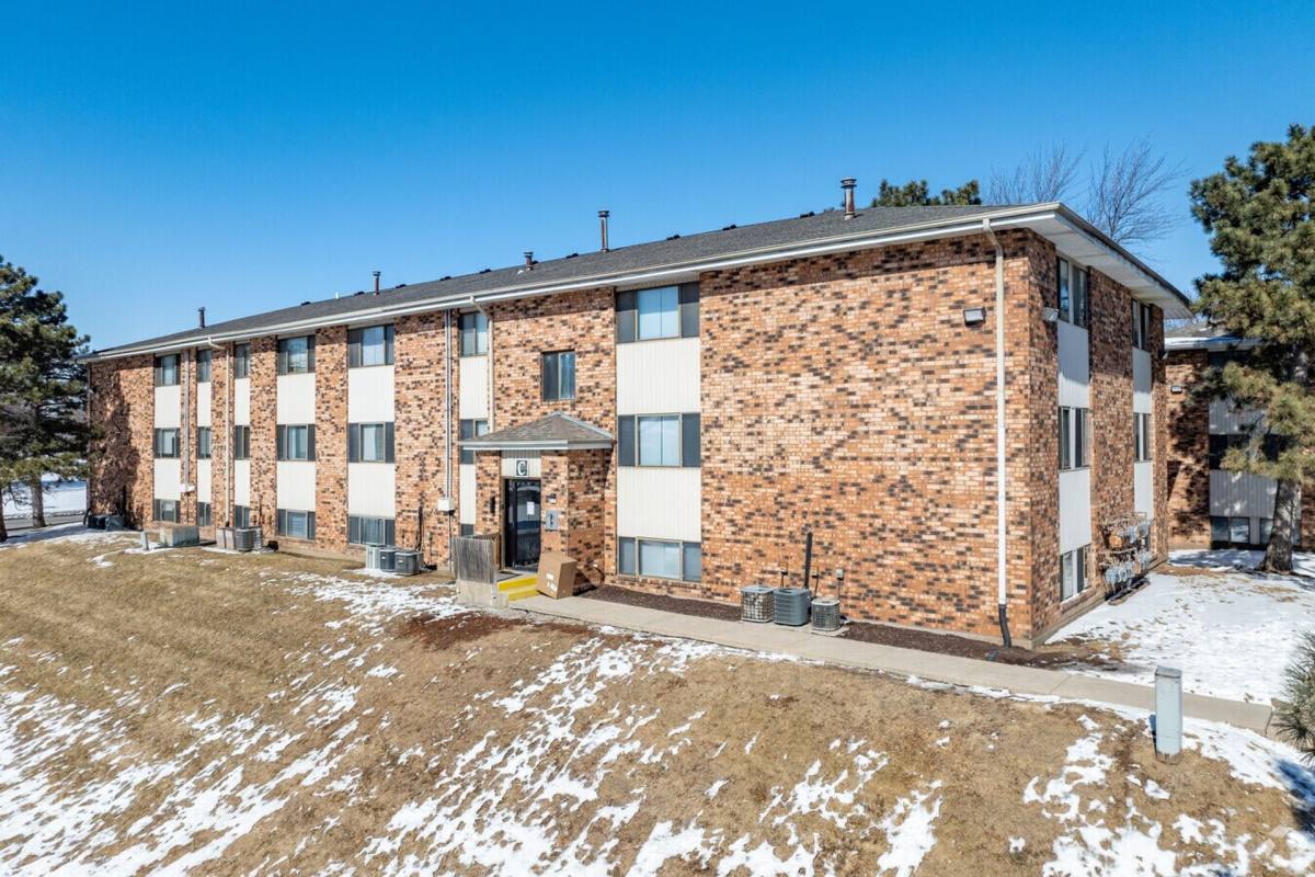 Apartment for rent at 4323 N Division St, Davenport, IA 52806
