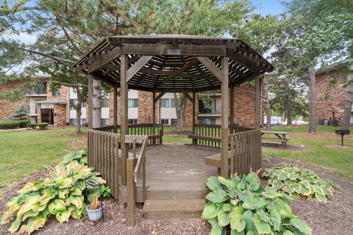 Apartment for rent at 4323 N Division St, Davenport, IA 52806