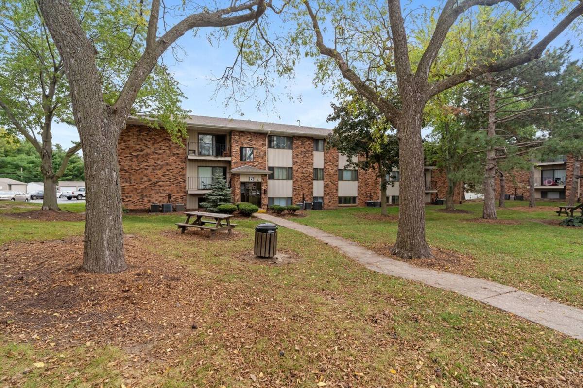 Apartment for rent at 4323 N Division St, Davenport, IA 52806
