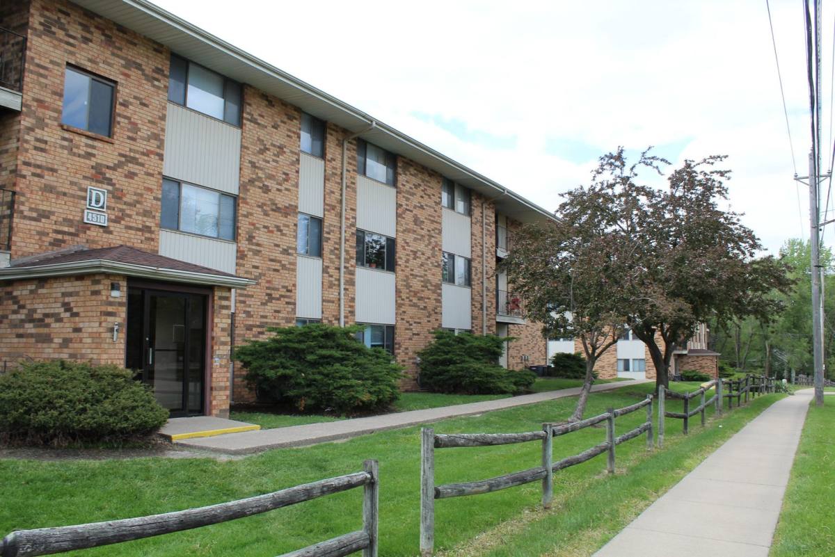 Apartment for rent at 4323 N Division St, Davenport, IA 52806