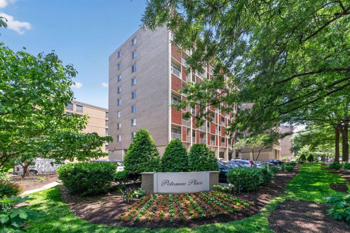 Condo for rent at 800 4th St SW, Washington, DC 20024