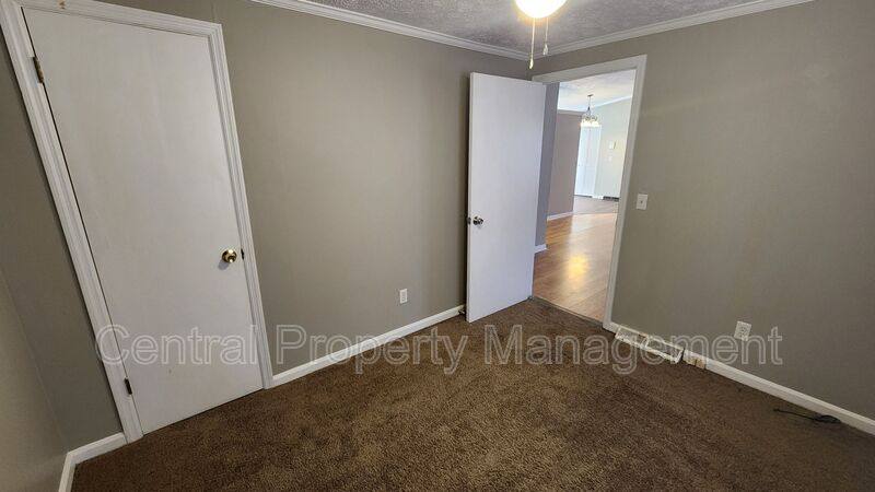 House for rent at 300 Florence Dr, Simpsonville, SC 29681