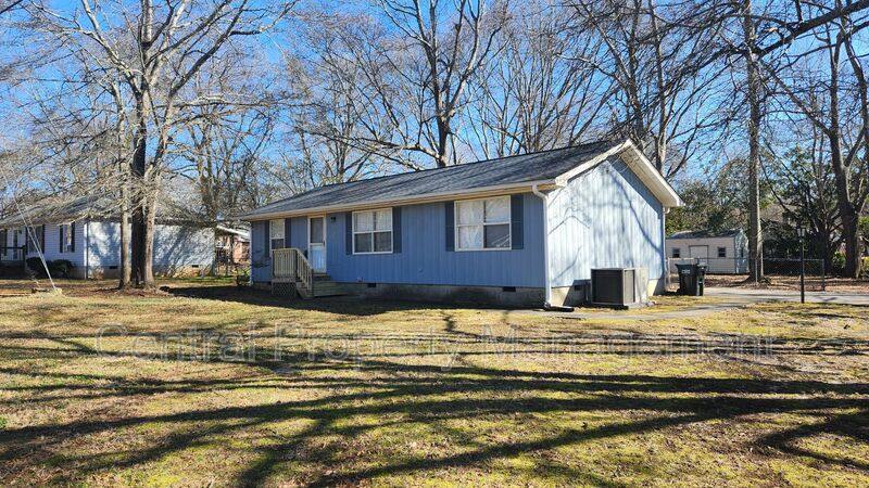 House for rent at 300 Florence Dr, Simpsonville, SC 29681