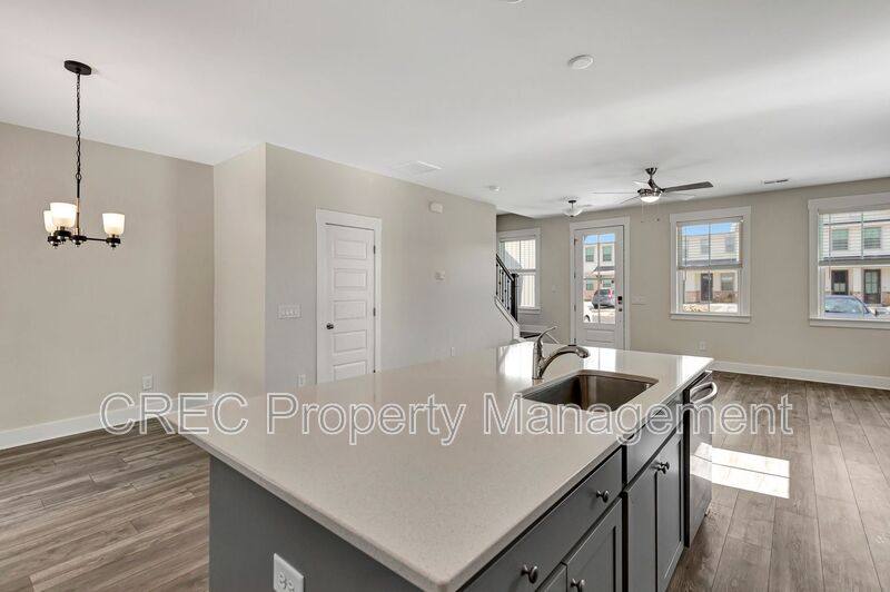 Townhouse for rent at 7811 Park Gate Dr, North Charleston, SC 29418