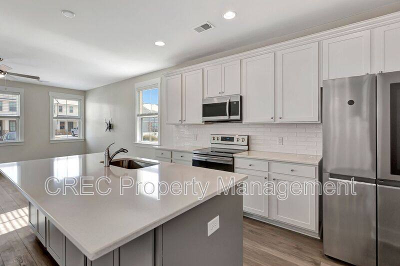 Townhouse for rent at 7811 Park Gate Dr, North Charleston, SC 29418