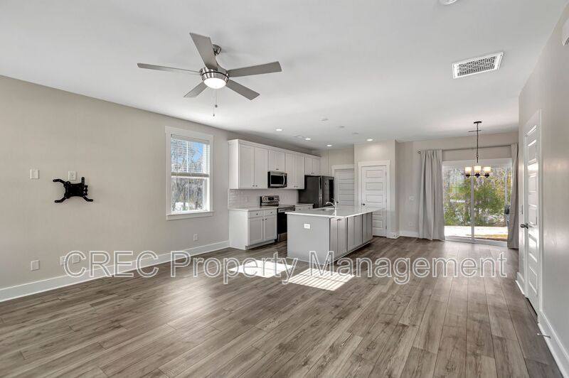 Townhouse for rent at 7811 Park Gate Dr, North Charleston, SC 29418