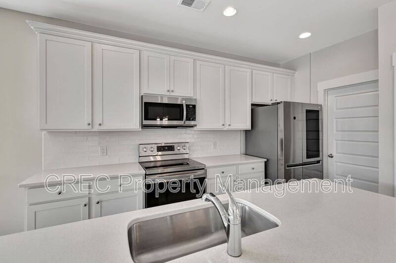 Townhouse for rent at 7811 Park Gate Dr, North Charleston, SC 29418