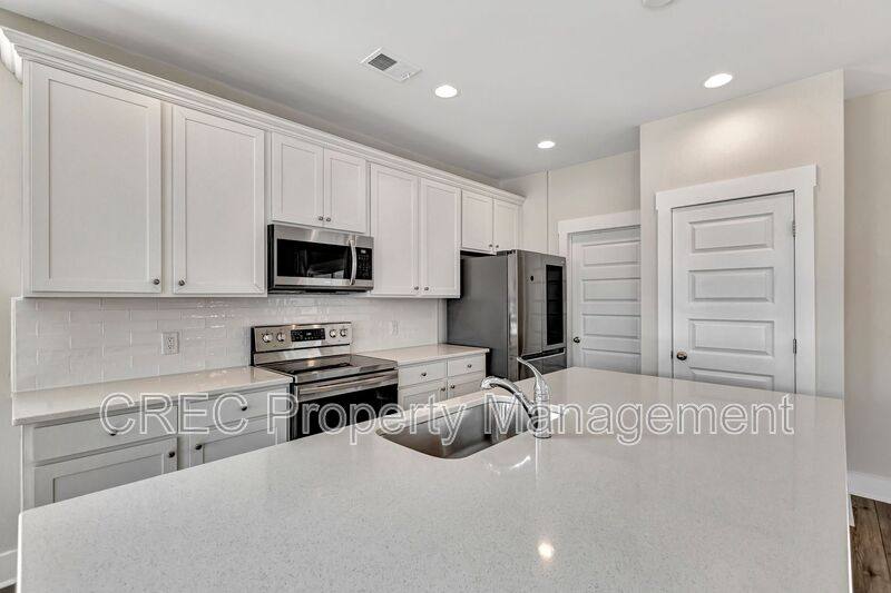 Townhouse for rent at 7811 Park Gate Dr, North Charleston, SC 29418