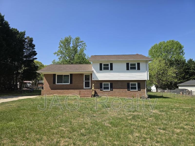 House for rent at 1708 Caro-Mar Place NW, Concord, NC 28027