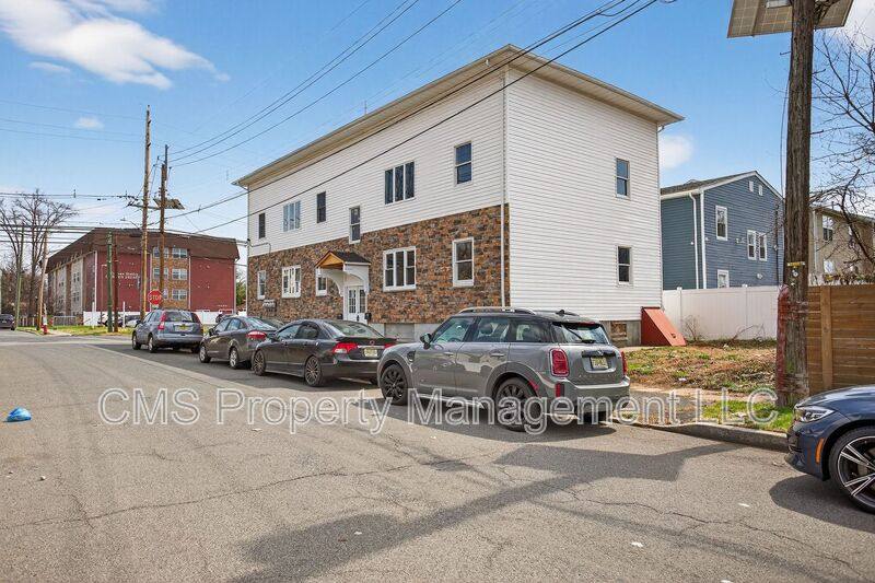 Apartment for rent at 378 Grand St #2L, Roselle, NJ 07203