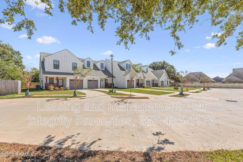 Townhouse for rent at 105 Foster Grove Dr, Youngsville, LA 70592