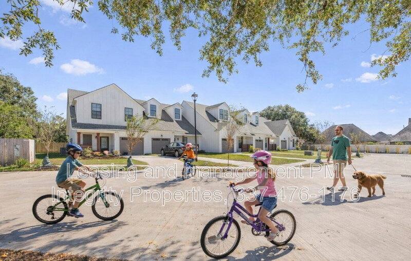 Townhouse for rent at 105 Foster Grove Dr, Youngsville, LA 70592